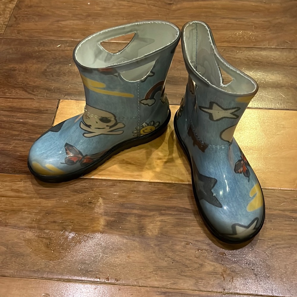 UGG kids rain boots.